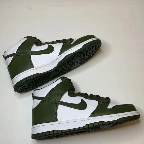 Nike Dunk High Sneakers Cargo Khaki Sneakers Size 9.5 New - Picture 2 of 11